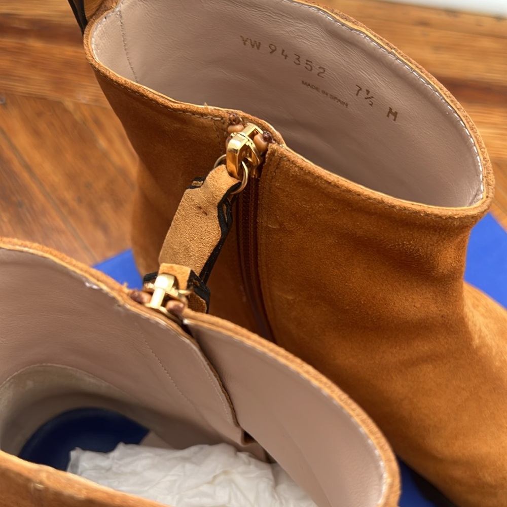 NEW Stuart Weitzman Women’s RILEY Suede Side Zip Booties in Cognac, Size US 7.5 - Picture 3 of 6
